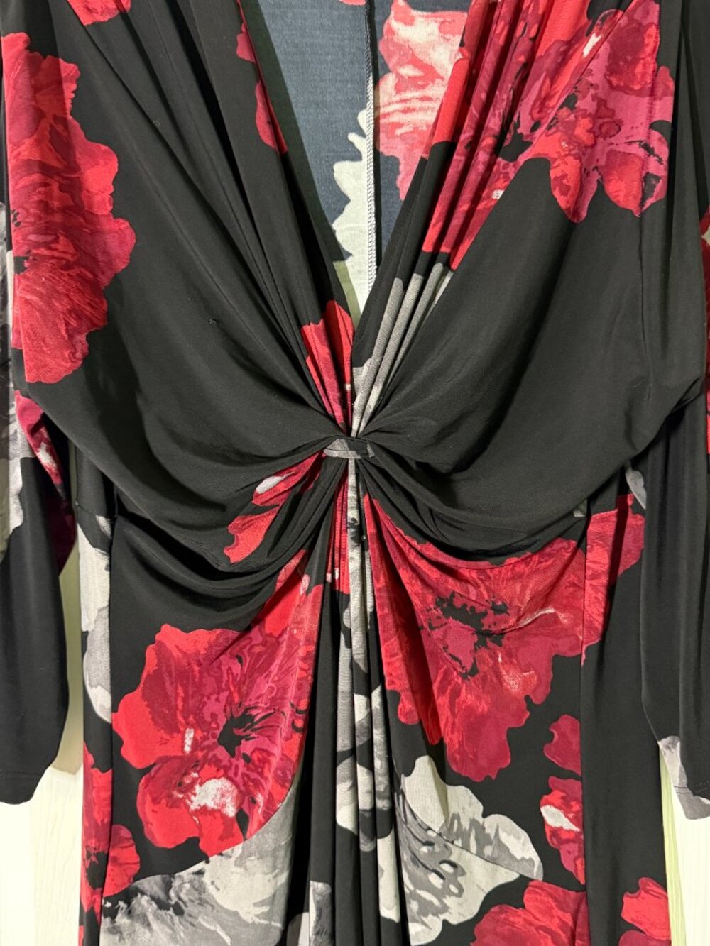 Jones Wear Dress Black Red Floral Twist Front V-Neck 3/4 Sleeve Size 16 - Picture 3 of 6